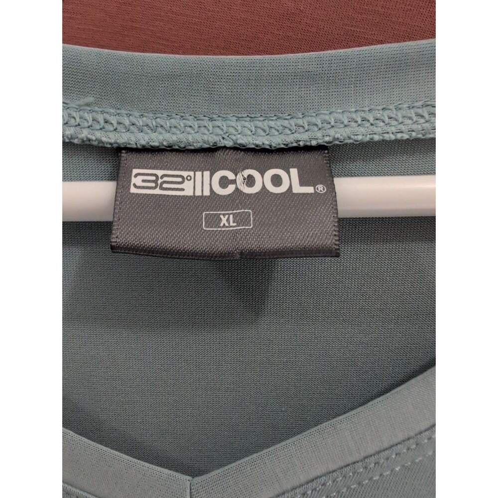 32 Degrees Cool Women's V-Neck Athletic Shirts XL Light Blue & Dusty Pink Set - Picture 3 of 5